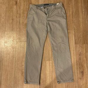 Tommy hilfigure 33x32 khaki